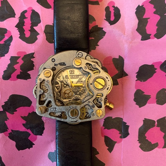 One of a Kind‼️ Wrist Gear watch - Picture 8 of 14